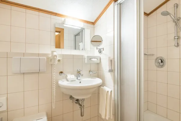 Landhaus Zimmer - Badezimmer mit Dusche